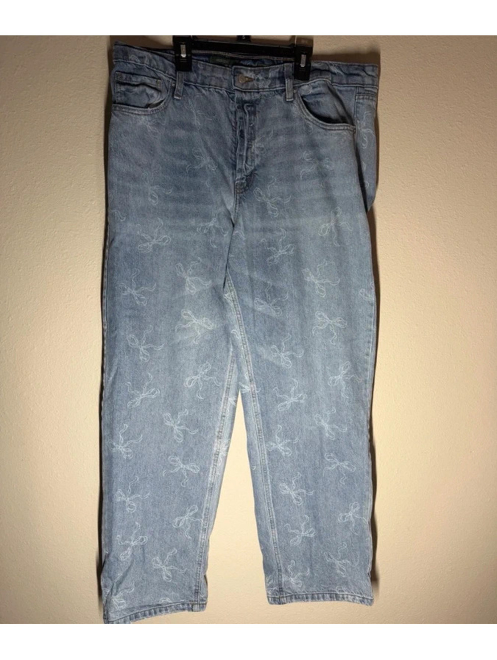 Wild Fable Women's Size 17 Light Wash Denim Straight Jeans with Bow Pattern